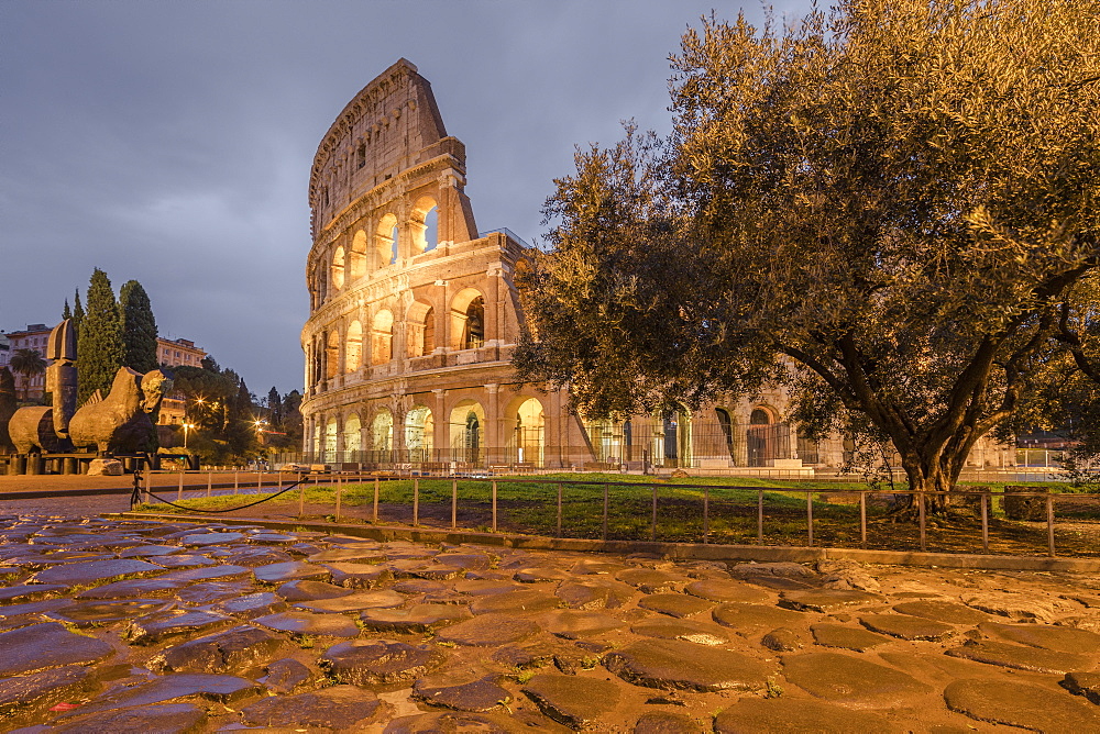 Dusk lights on the Colosseum, the old Flavian Amphitheatre, and symbol of the city, UNESCO World Heritage Site, Rome, Lazio, Italy, Europe