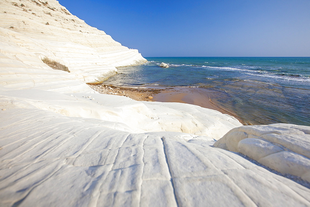 White cliffs known as Scala dei Turchi frame the turquoise sea, Porto Empedocle, Province of Agrigento, Sicily, Italy, Mediterranean, Europe