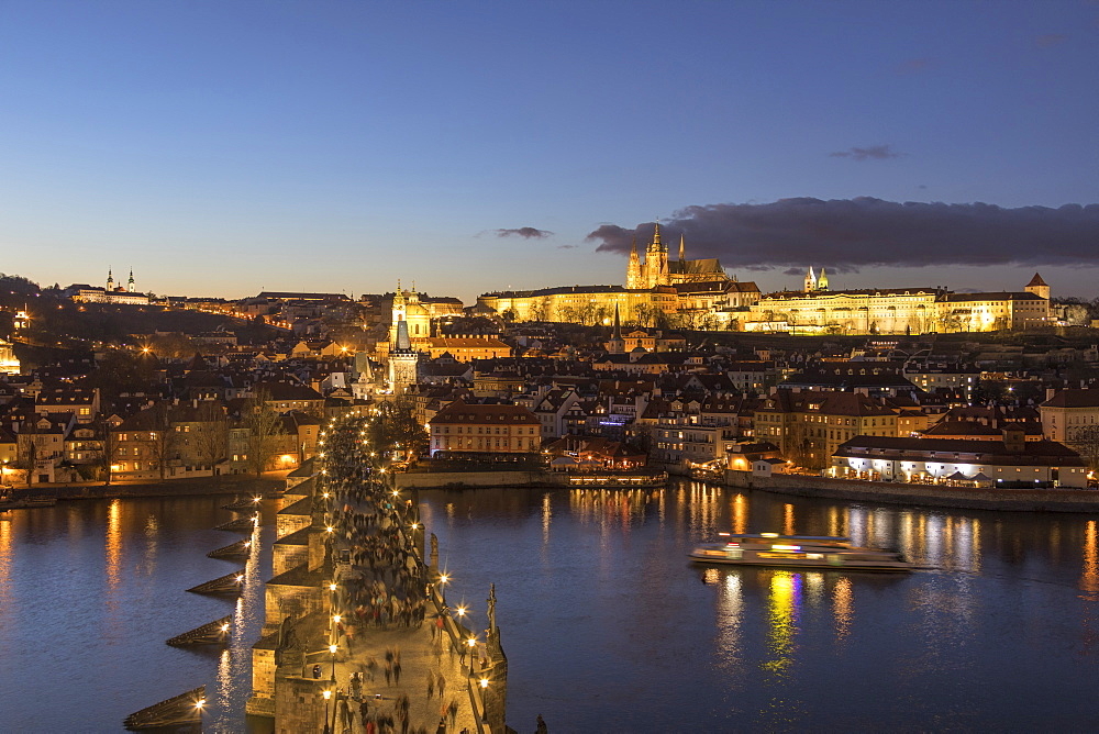 Vltava River and Charles Bridge at dusk, UNESCO World Heritage Site, Prague, Czech Republic, Europe