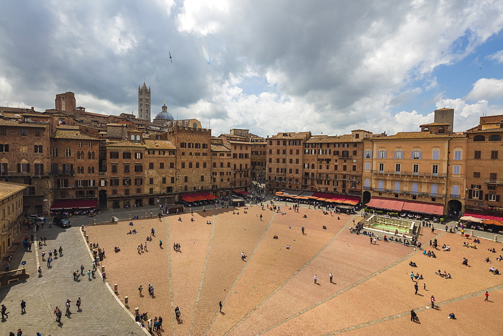 Top view of Piazza del Campo with the historical buildings and The Fonte Gaia fountain, Siena, UNESCO World Heritage Site, Tuscany, Italy, Europe