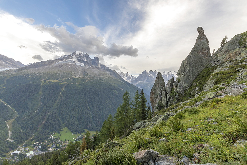 Aiguille du Dru and Aiguille Verte seen from Aiguillette D'Argentiere on the way to Lacs De Cheserys, Haute Savoie, French Alps, France, Europe