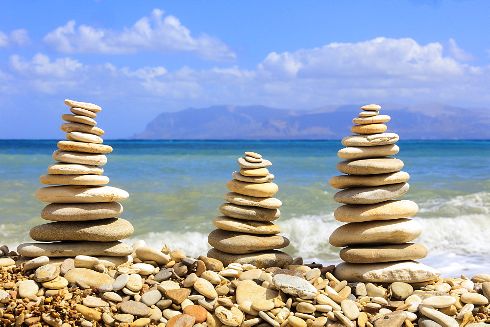 Sculptures of stones on beach, Castellammare del Golfo, province of Trapani, Sicily, Italy, Mediterranean, Europe