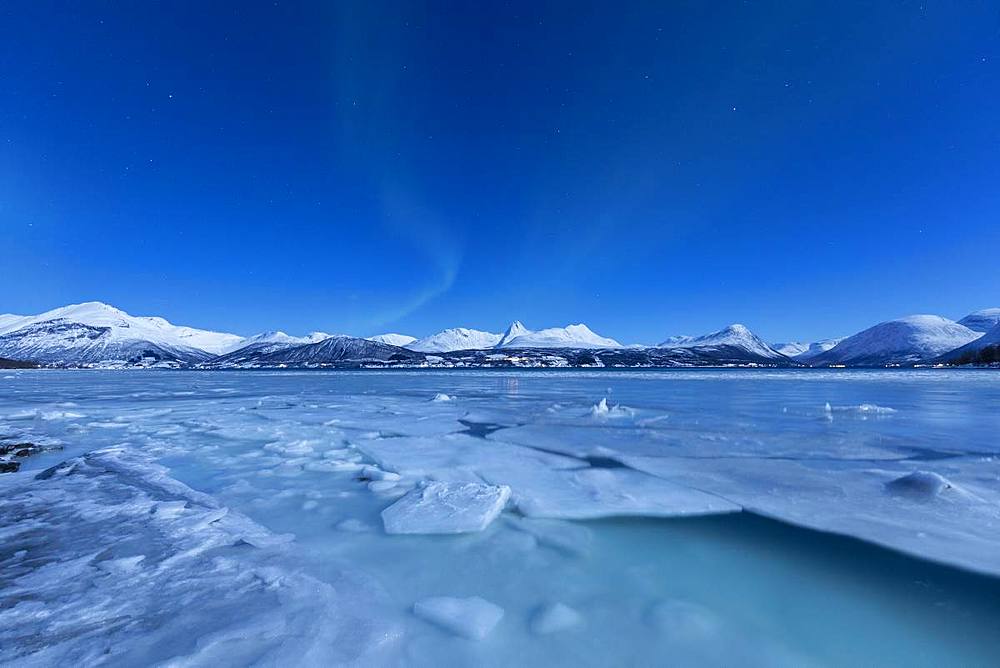 Northern Lights (Aurora borealis) on Lyngen Alps and frozen sea, Storsteinnes, municipality of Balsfjord, Troms county, Norway, Scandinavia, Europe