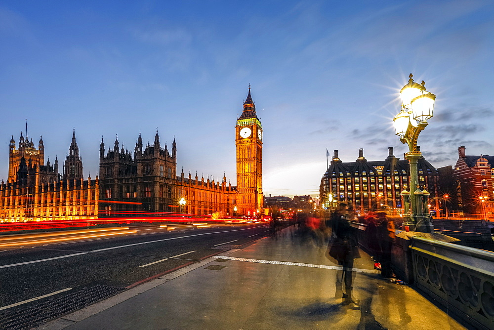 Big Ben and the Palace of Westminster from Westminster Bridge at night, London, England, United Kingdom, Europe