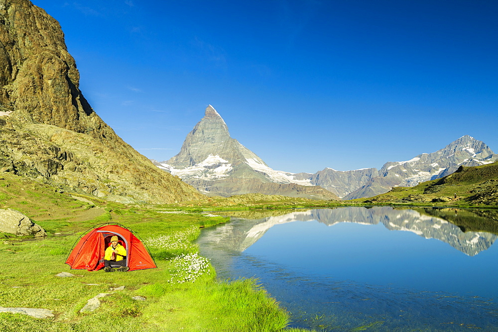 Tent on the shore of lake Riffelsee facing the Matterhorn, Zermatt, canton of Valais, Swiss Alps, Switzerland, Europe