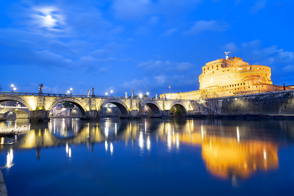 Dusk over Castel Sant'Angelo and bridge over River Tiber, UNESCO World Heritage Site, Rome, Lazio, Italy, Europe