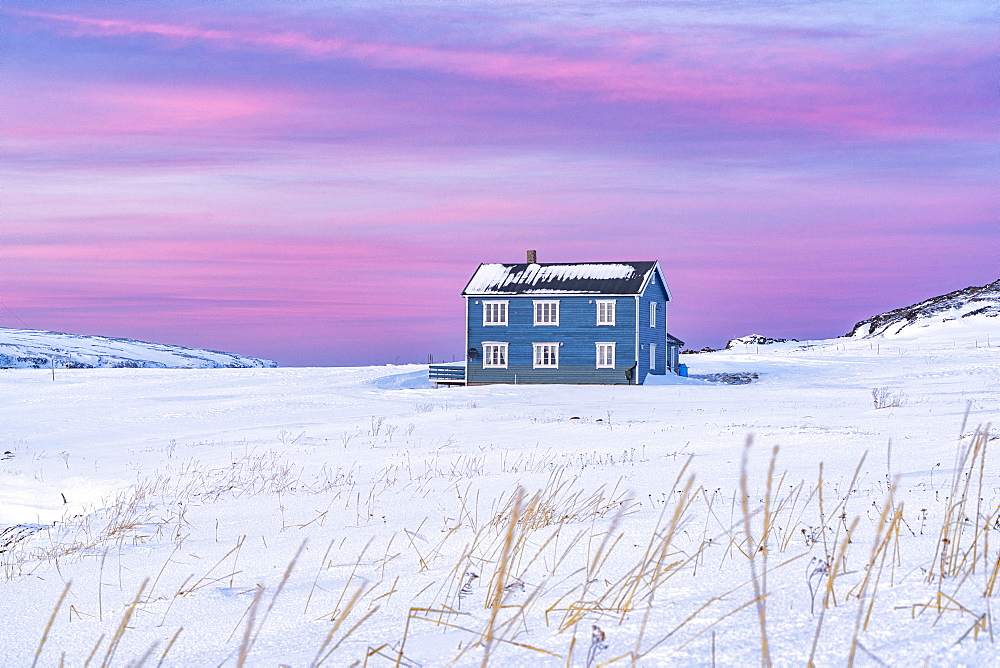 Isolated house in the snow under the pink arctic sunset, Veines, Kongsfjord, Varanger Peninsula, Troms og Finnmark, Norway, Scandinavia, Europe