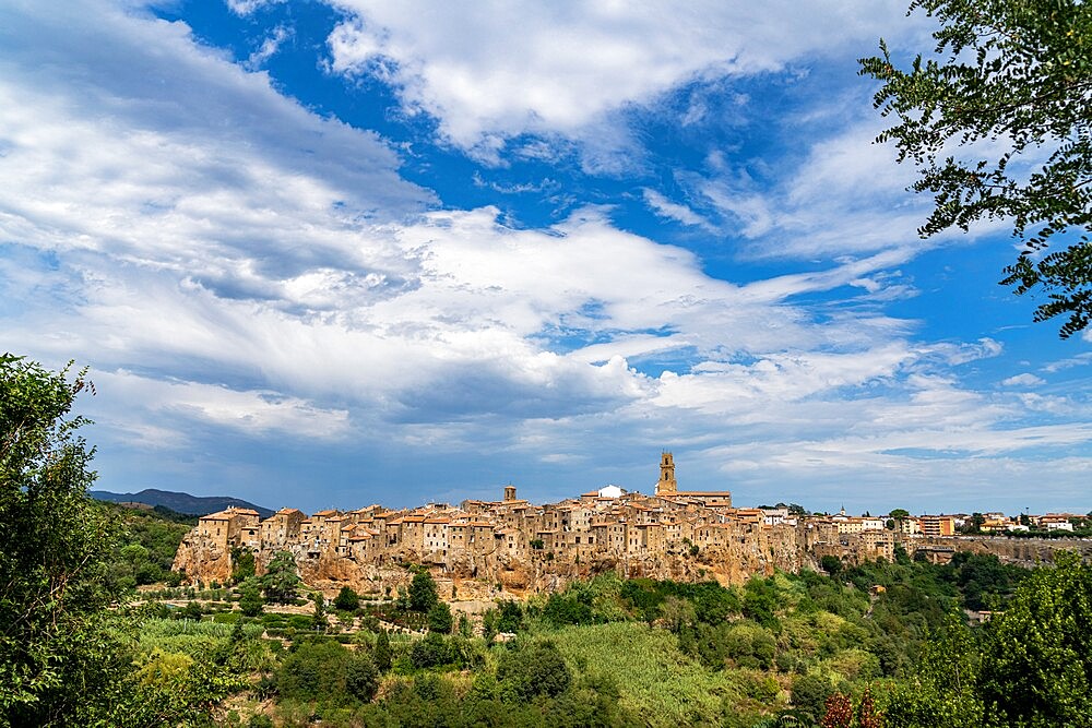 Medieval town of Pitigliano on hilltop, province of Grosseto, Tuscany, Italy, Europe