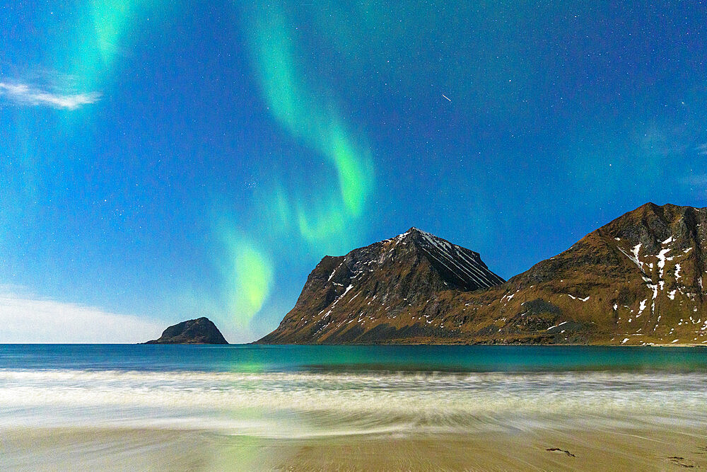 Northern Lights (Aurora Borealis) over the frozen Haukland beach, Leknes, Nordland county, Lofoten Islands, Norway, Scandinavia, Europe