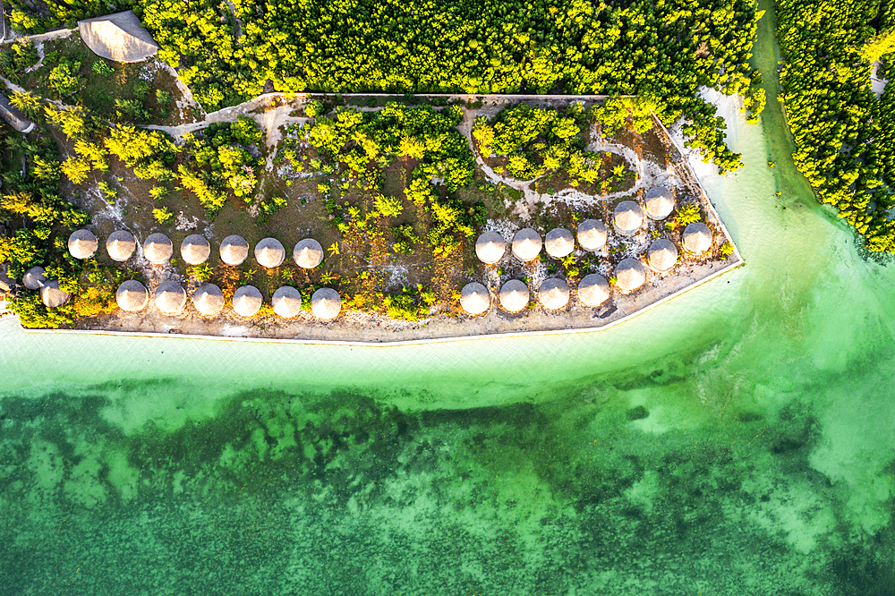 Overhead view of luxury tourist resort in front of the idyllic Indian Ocean, Pingwe, Chwaka Bay, Zanzibar, Tanzania, East Africa, Africa