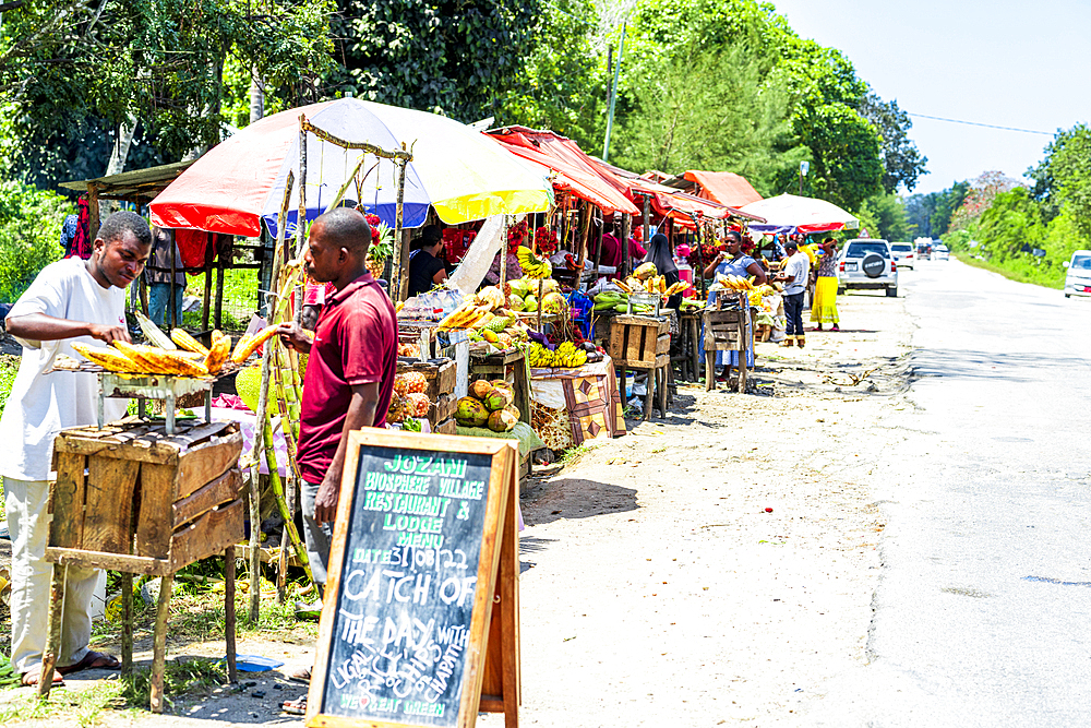 People selling fruit in a street market, Zanzibar, Tanzania, East Africa, Africa