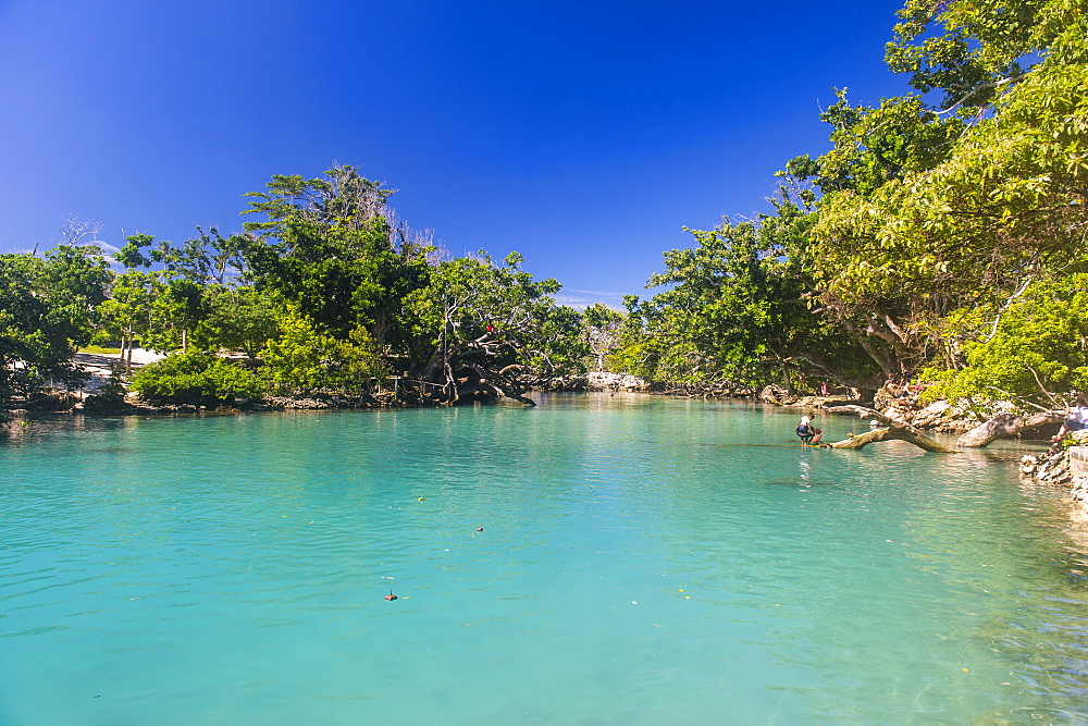 Turquoise waters in the blue lagoon, Efate, Vanuatu, Pacific