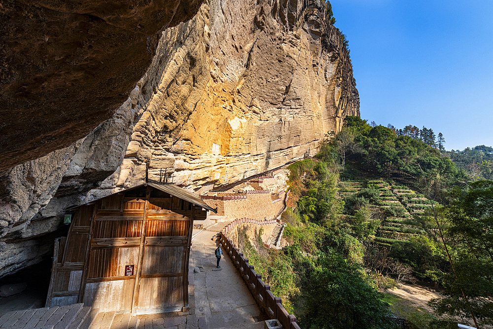 Temple in giant rock wall, Wuyi Mountains, UNESCO World Heritage Site, Fujian, China, Asia