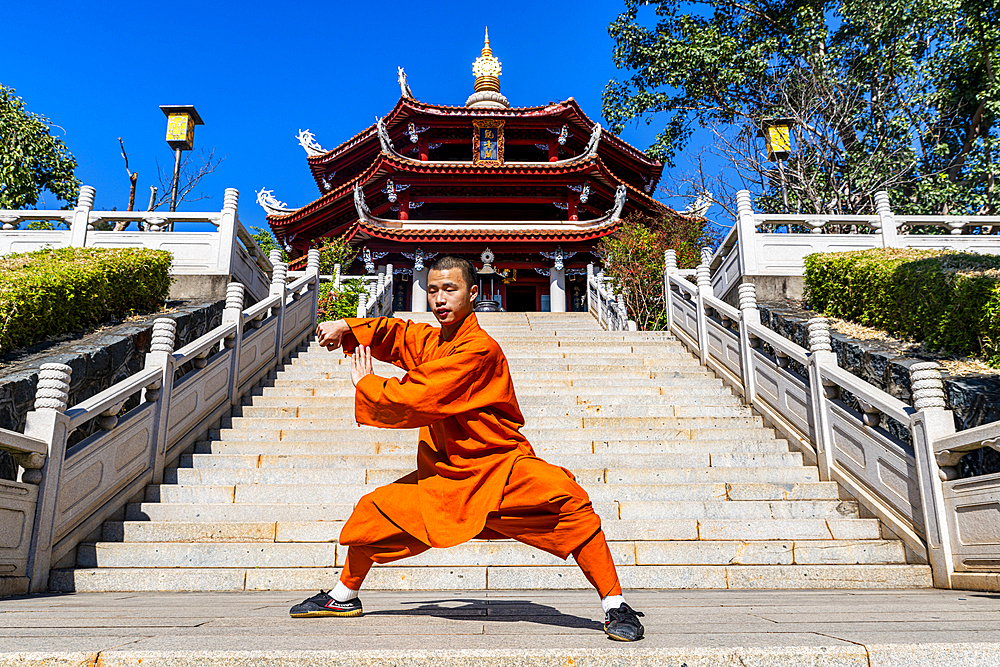 Monk demonstrating Kung Fu, Shaolin Temple, Quanzhou, UNESCO World Heritage Site, Fujian, China, Asia