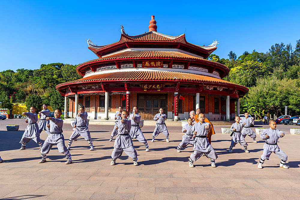 Shaolin monk fighting demonstration, Shaolin Temple, Quanzhou, UNESCO World Heritage Site, Fujian, China, Asia