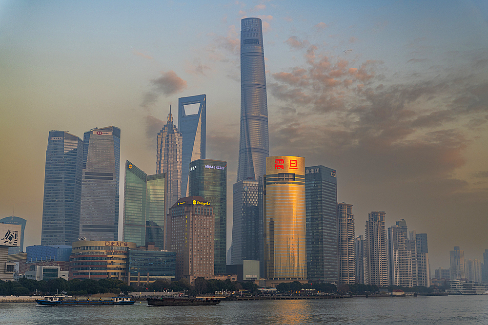 Pudong seen from the Bund, waterfront area, Central Shanghai at sunset, Shanghai, China, Asia