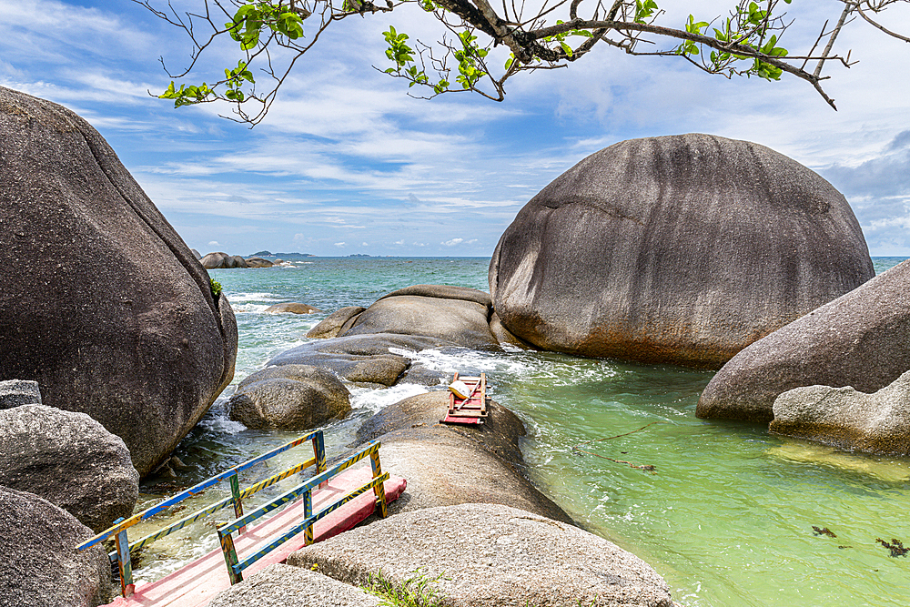 Huge granite rocks on Tanjung Kelayang Beach, Belitung island off the coast of Sumatra, Indonesia, Southeast Asia, Asia