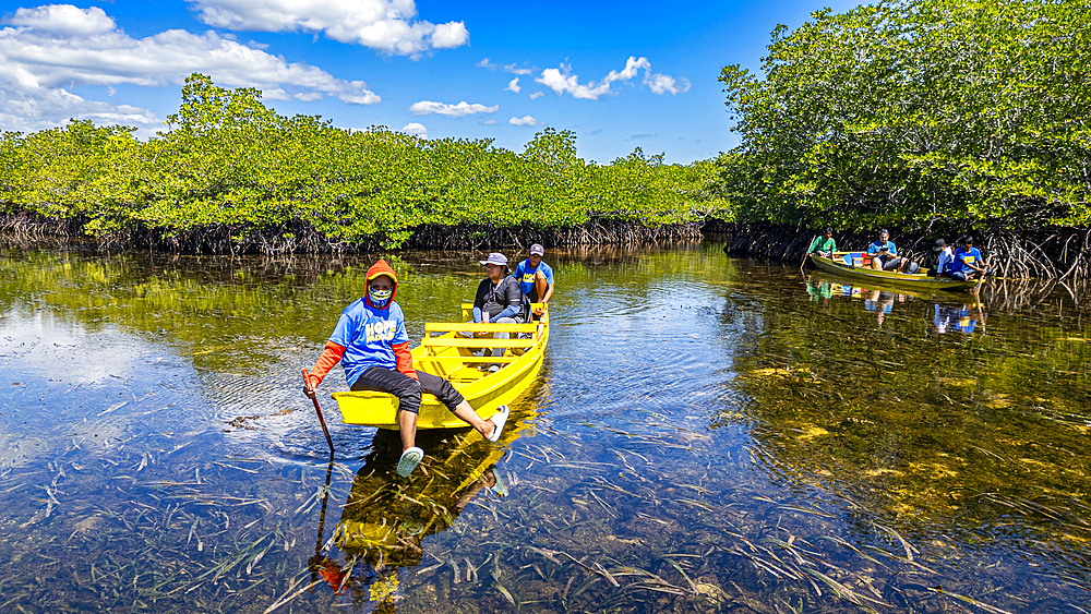 People in a little boat in the swamps of Grande Santa Cruz Island, Zamboanga, Mindanao, Philippines, Southeast Asia, Asia