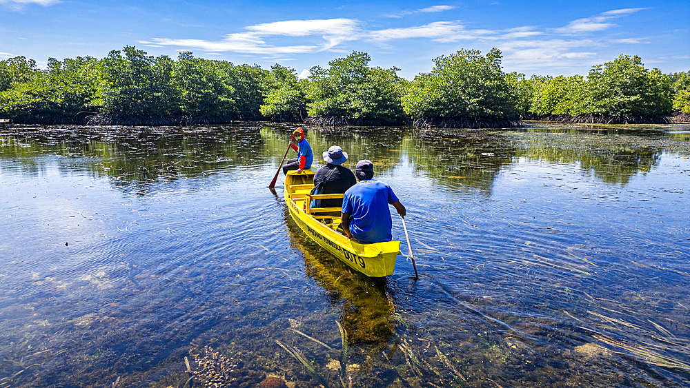 People in a little boat in the swamps of Grande Santa Cruz Island, Zamboanga, Mindanao, Philippines, Southeast Asia, Asia