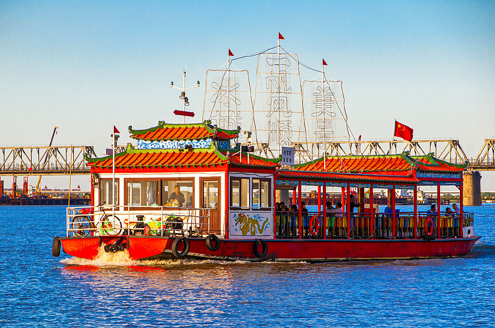 Dragon boat on the Songhua River, Harbin, Heilongjiang, China, Asia