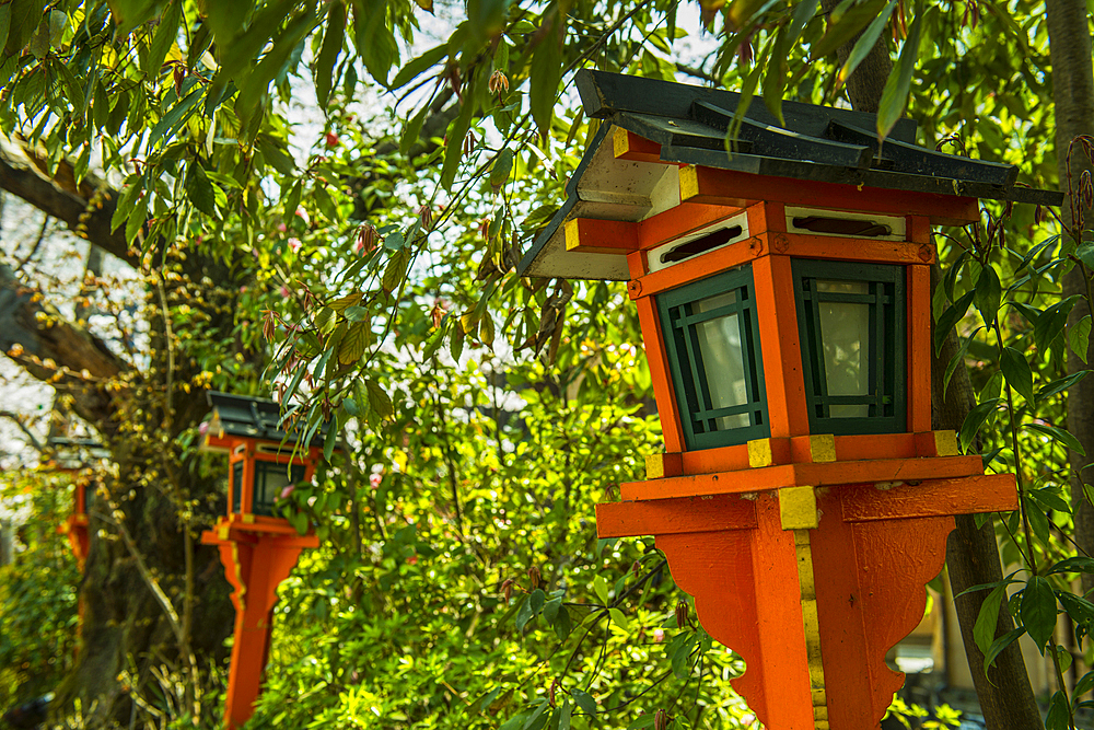 Little shrines in Gion, the Geisha quarter, Kyoto, Honshu, Japan, Asia