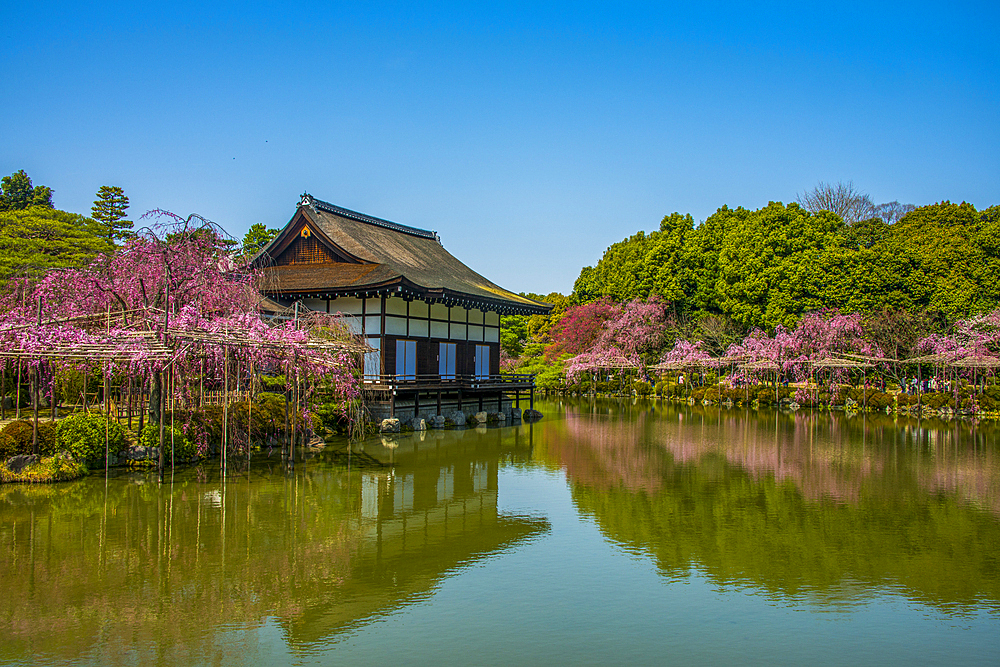 Okazaki Park in the Heian Jingu Shrine, Kyoto, Honshu, Japan, Asia