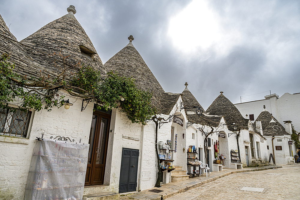 Trulli houses in Alberobello, UNESCO World Heritage Site, Apulia, Italy, Europe