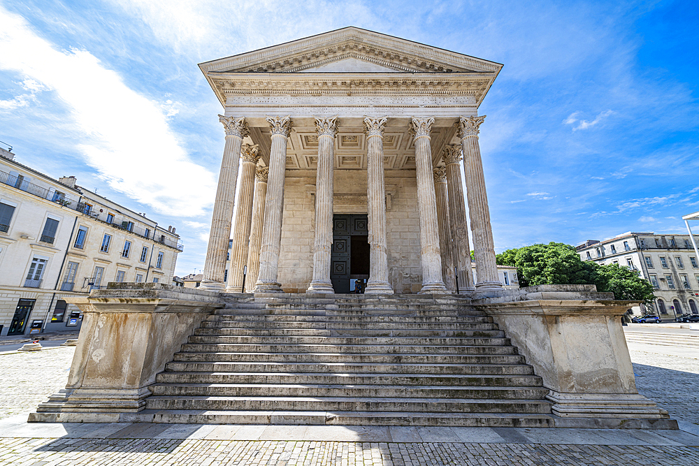 The historic Roman Maison Carree, UNESCO World Heritage Site, Nimes, Gard, Occitania, France, Europe