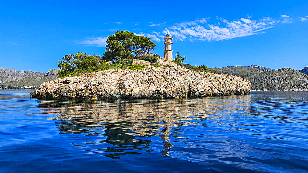 Lighthouse on the bay of Pollenca, Mallorca, Balearic islands, Spain, Mediterranean, Europe