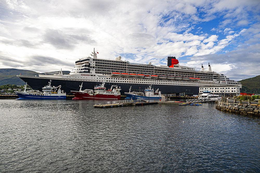 Queen Mary 2 anchoring in Alesund, More og Romsdal, Norway, Scandinavia, Europe