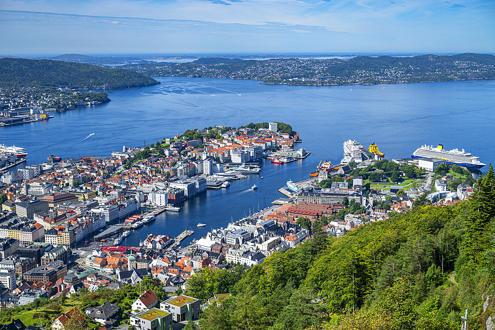 View over the UNESCO World Heritage Site, Bergen, Vestland, Norway, Scandinavia, Europe