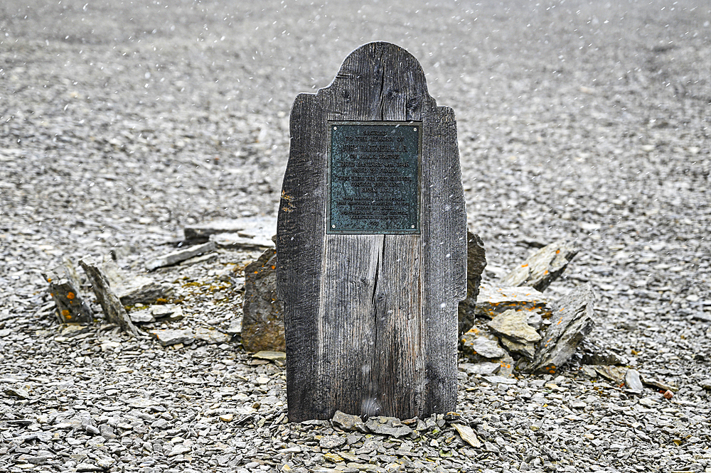 Gravestone from the Franklin expedition, Beechey island, Nunavut, Canadian Arctic, Canada, North America