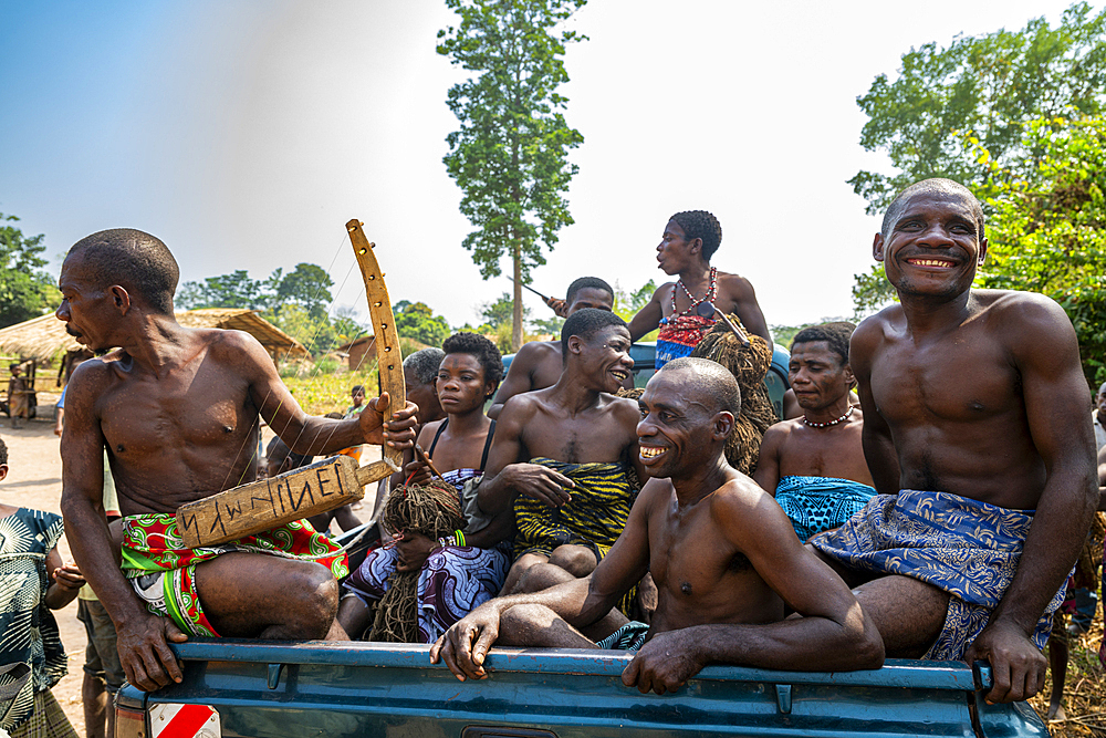 Pygmies wating to go nethunting, Unesco site Dzanga Sangha National Park, Central African Republic