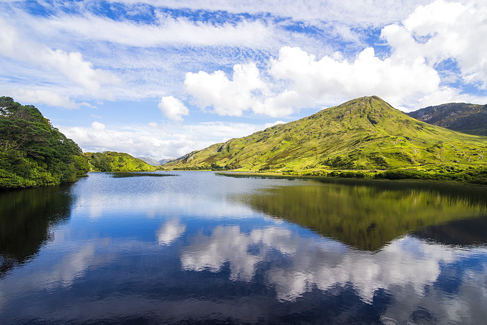 Kylemore abbey, Connemara National Park, County Galway, Connacht, Republic of Ireland, Europe