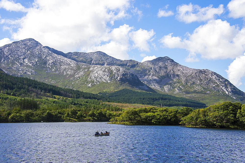 Lough Inagh in the Connemara National Park, County Galway, Connacht, Republic of Ireland, Europe