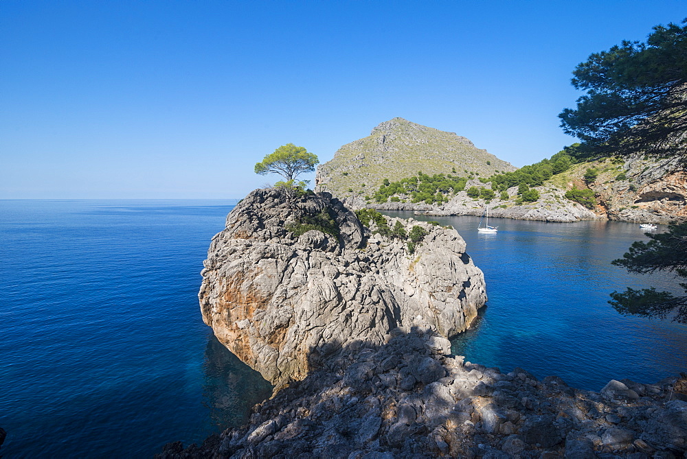 Crystal clear water in Sa Calobra, Tramuntana mountains, UNESCO World Heritage Site, Mallorca, Balearic Islands, Spain, Mediterranean, Europe