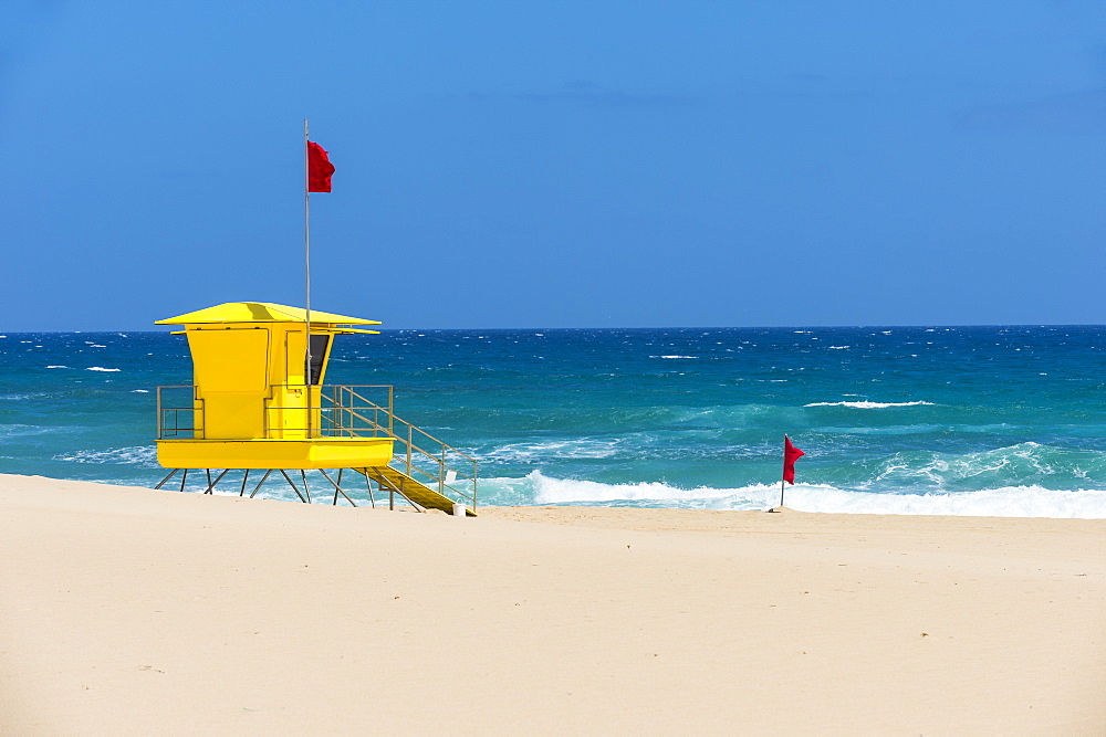 Watchguard house, White sand dunes in the Natural Parque of Corralejo, Fuerteventura, Canary Islands, Spain, Atlantic, Europe