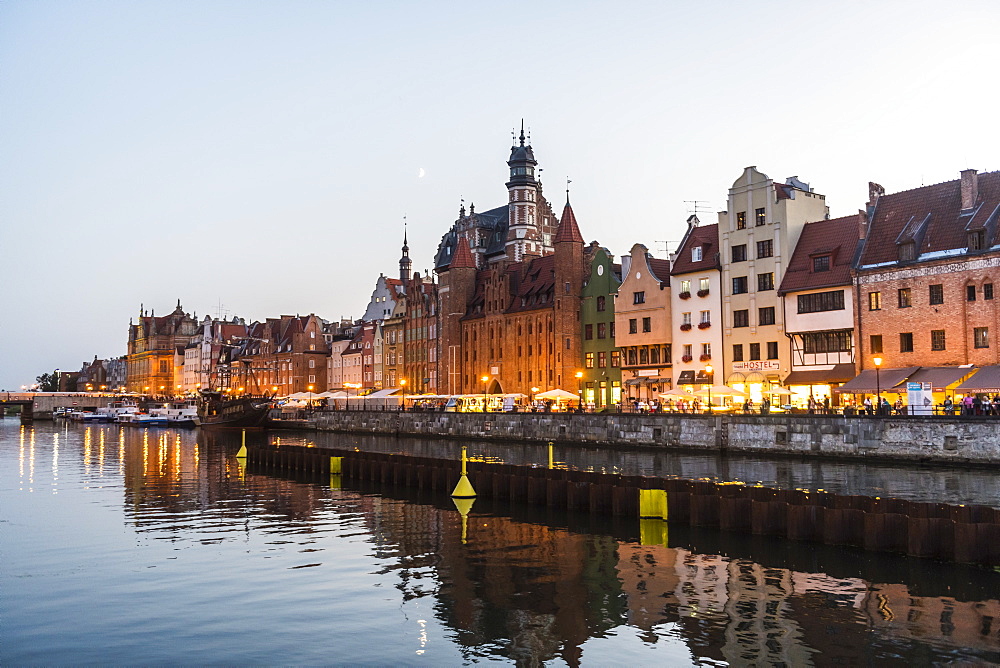 Hanseatic League houses on the Motlawa River at sunset, Gdansk, Poland, Europe