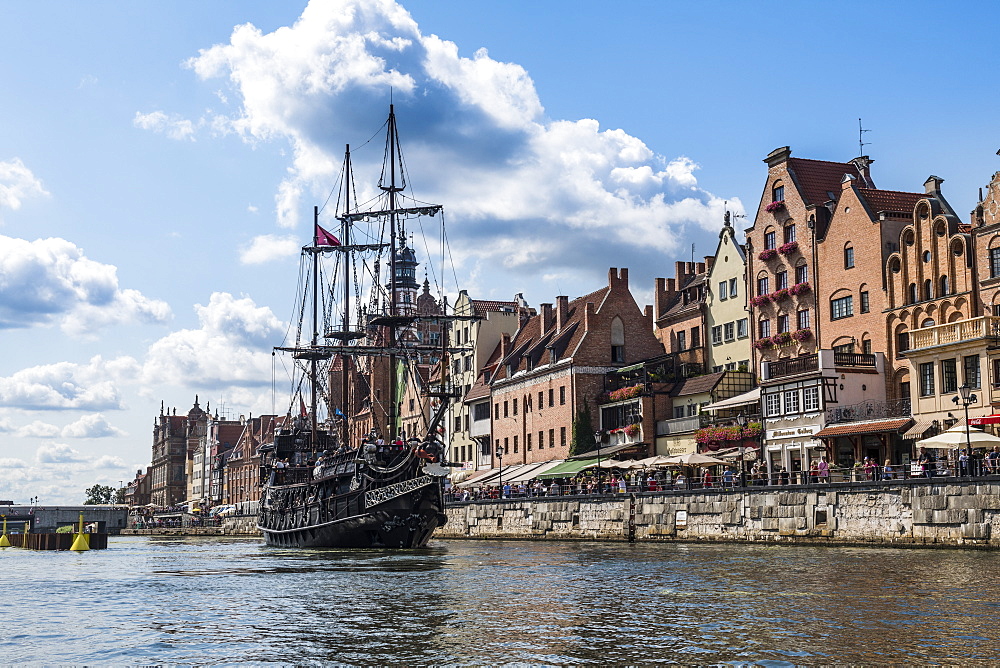 Hanseatic League houses on the Motlawa River, Gdansk, Poland, Europe