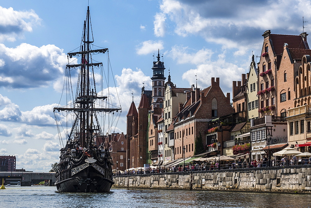 Hanseatic League houses on the Motlawa River, Gdansk, Poland, Europe