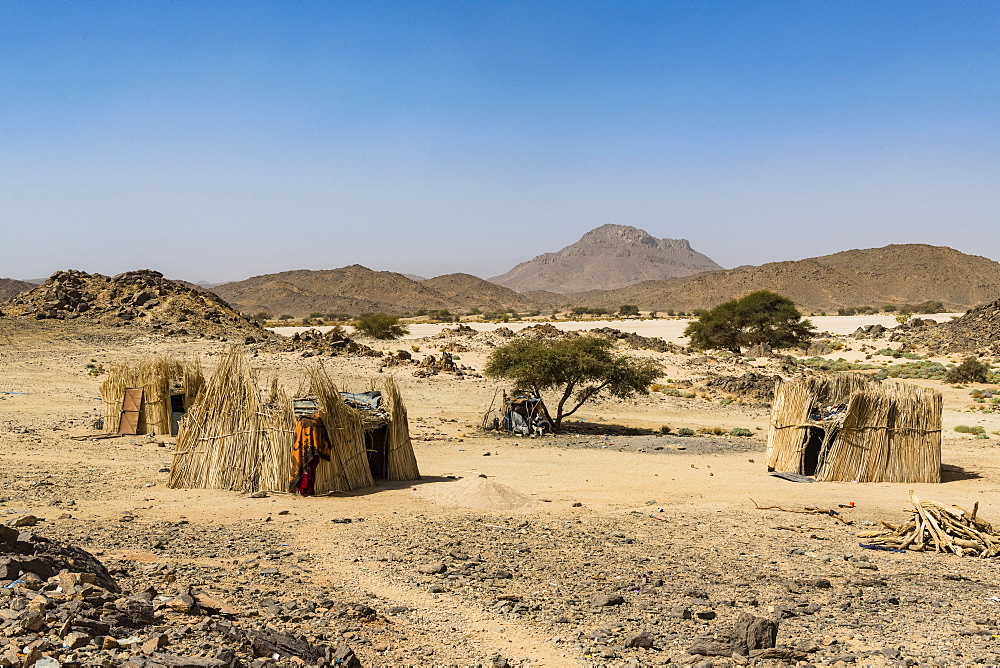 Traditional Tuareg housing near Tamanrasset, Algeria, North Africa, Africa