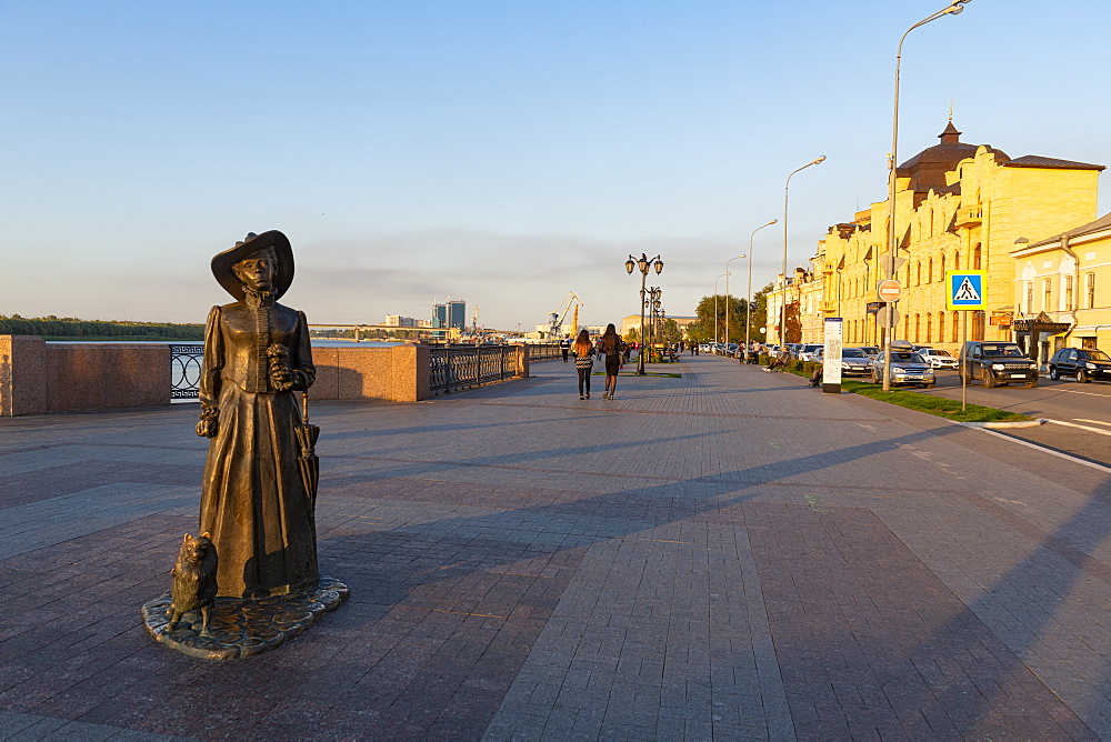 Dama S Sobachkoy Monument at the Volga River, Astrakhan, Astrakhan Oblast, Russia, Eurasia