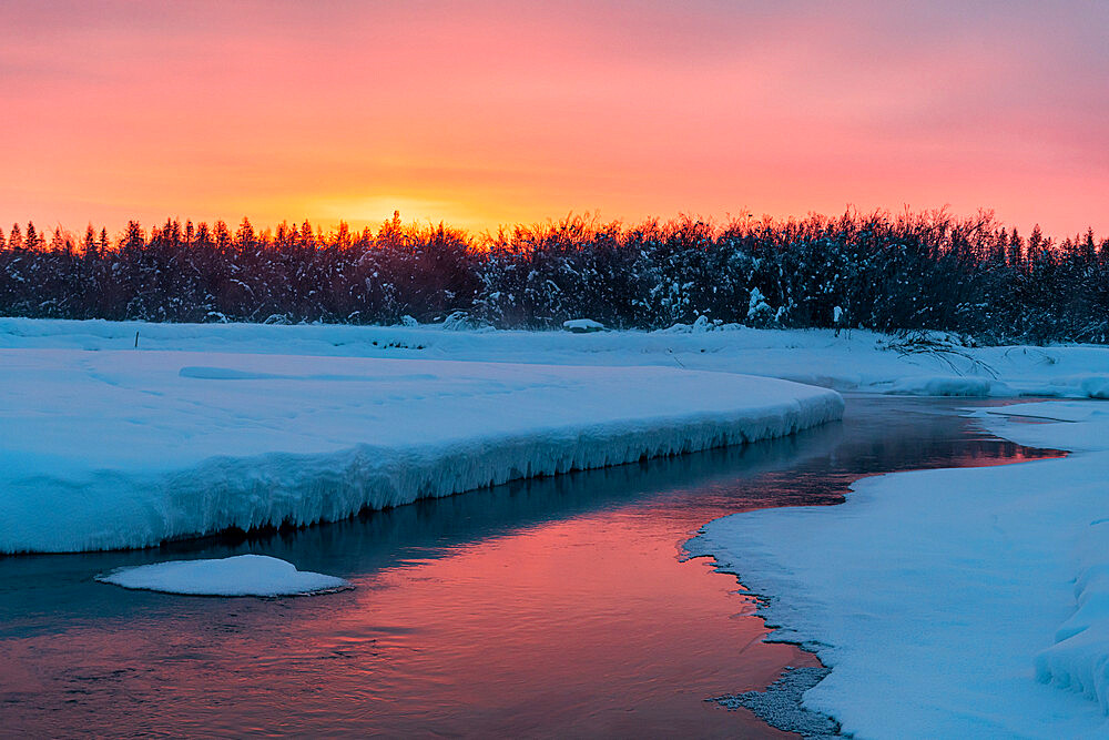 Morning dawn on the Oymyakon River, Road of Bones, Sakha Republic (Yakutia), Russia, Eurasia