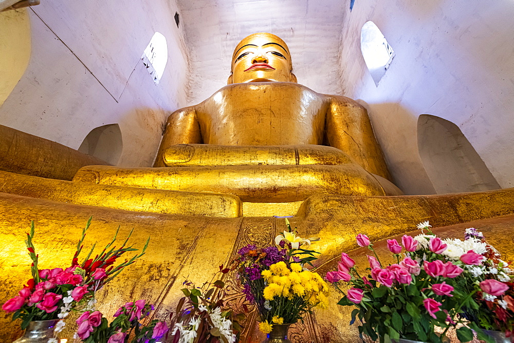 Sitting Buddha in the Manuha Temple, Bagan (Pagan), Myanmar (Burma), Asia