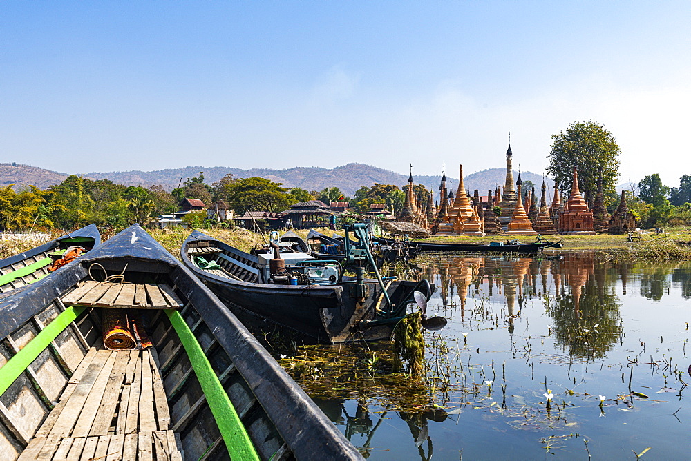 Taw Mwe Khaung Pagoda, Samkar, Inle Lake, Shan state, Myanmar (Burma), Asia