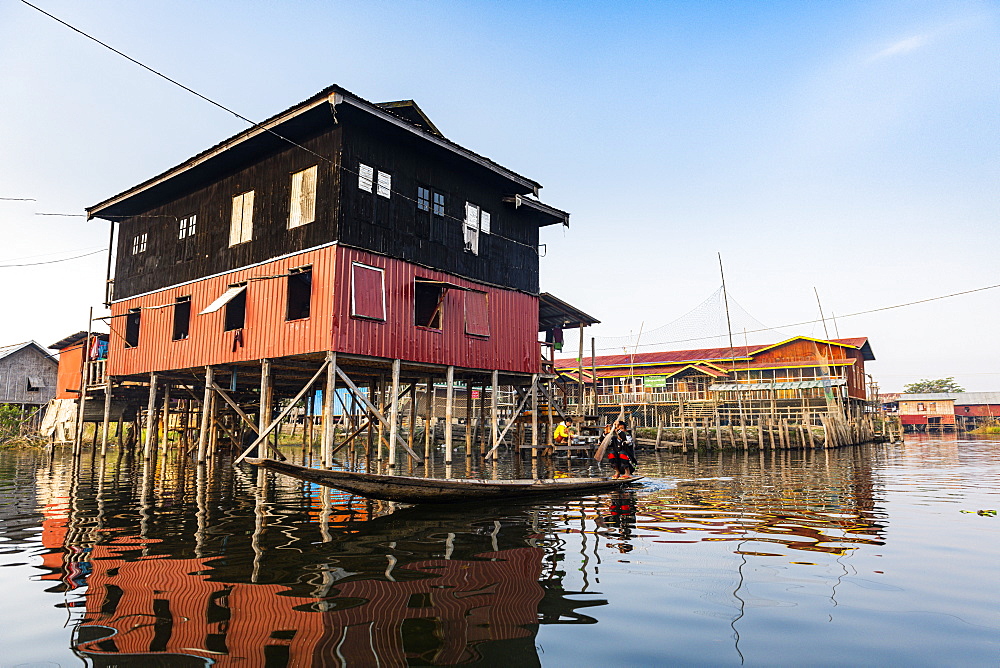 Village on stilts, Nampan, Inle Lake, Shan state, Myanmar (Burma), Asia