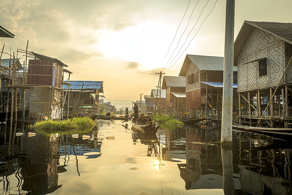 Village on stilts, Nampan, Inle Lake, Shan state, Myanmar (Burma), Asia