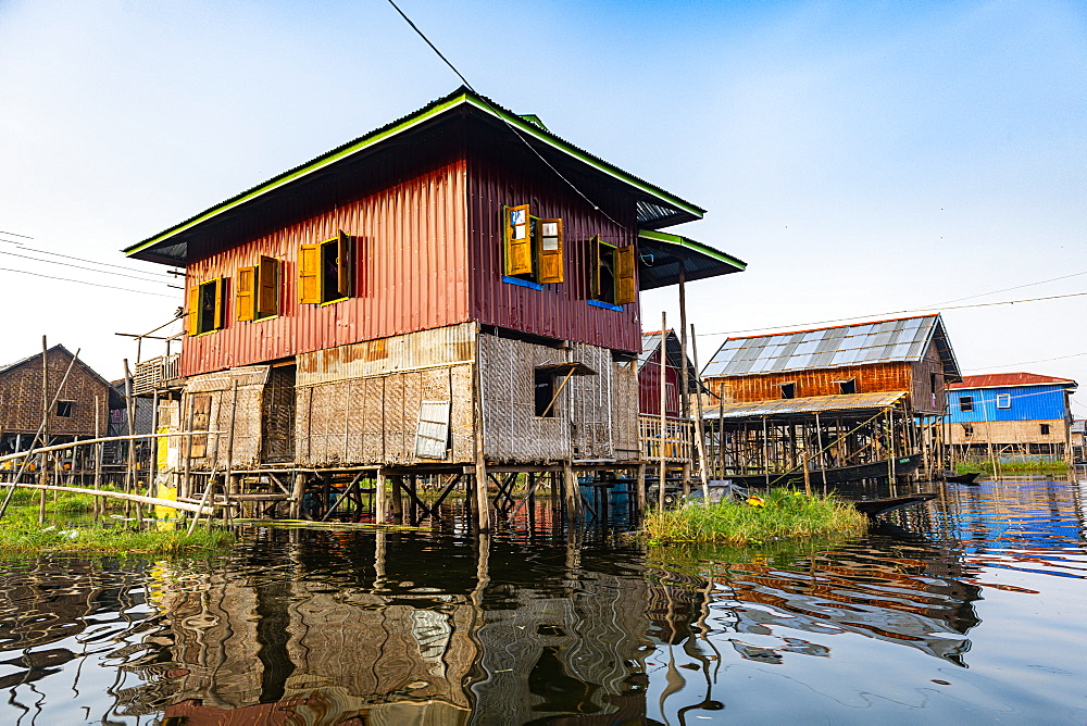 Village on stilts, Nampan, Inle Lake, Shan state, Myanmar (Burma), Asia