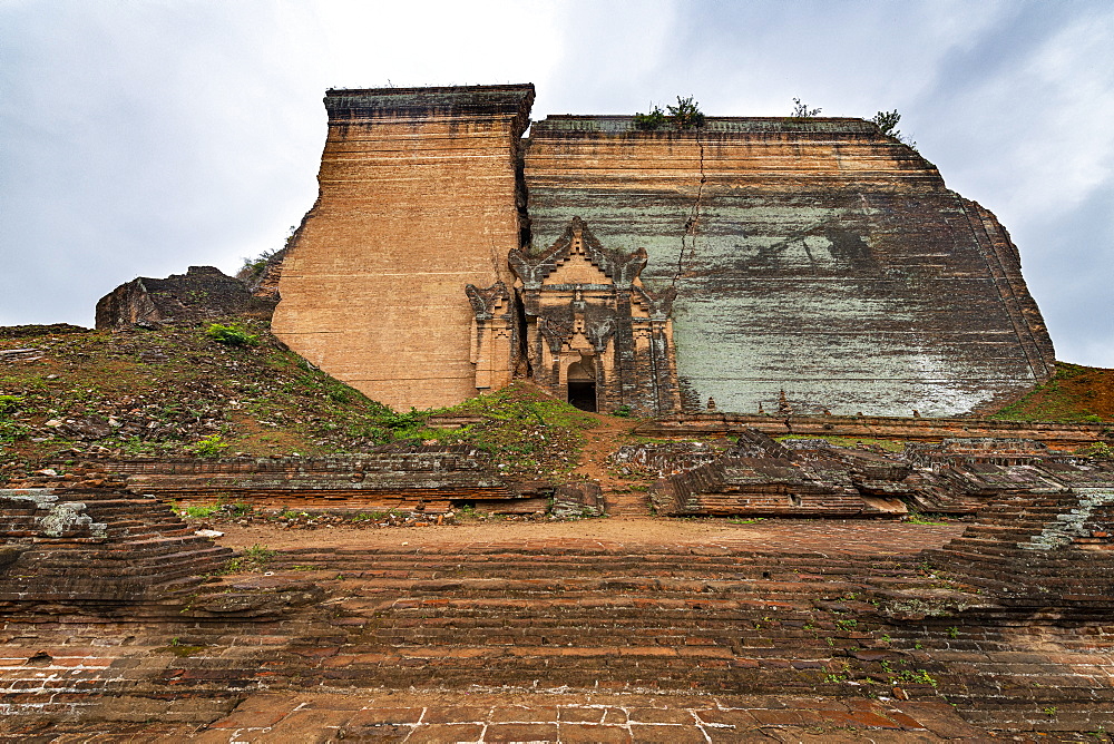 Mingun Pahtodawgyi, Mandalay, Myanmar (Burma), Asia