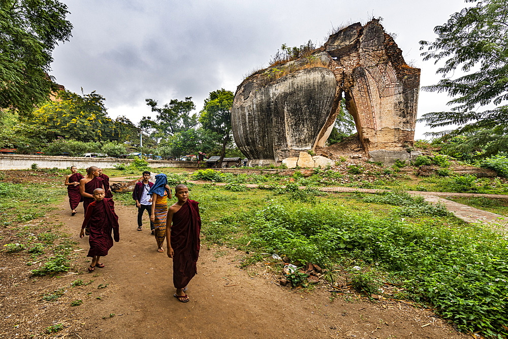 Mingun Pahtodawgyi, Mandalay, Myanmar (Burma), Asia